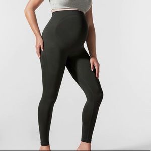 BLANQI size Small Everyday
Maternity Belly Support Leggings in forest green (5)